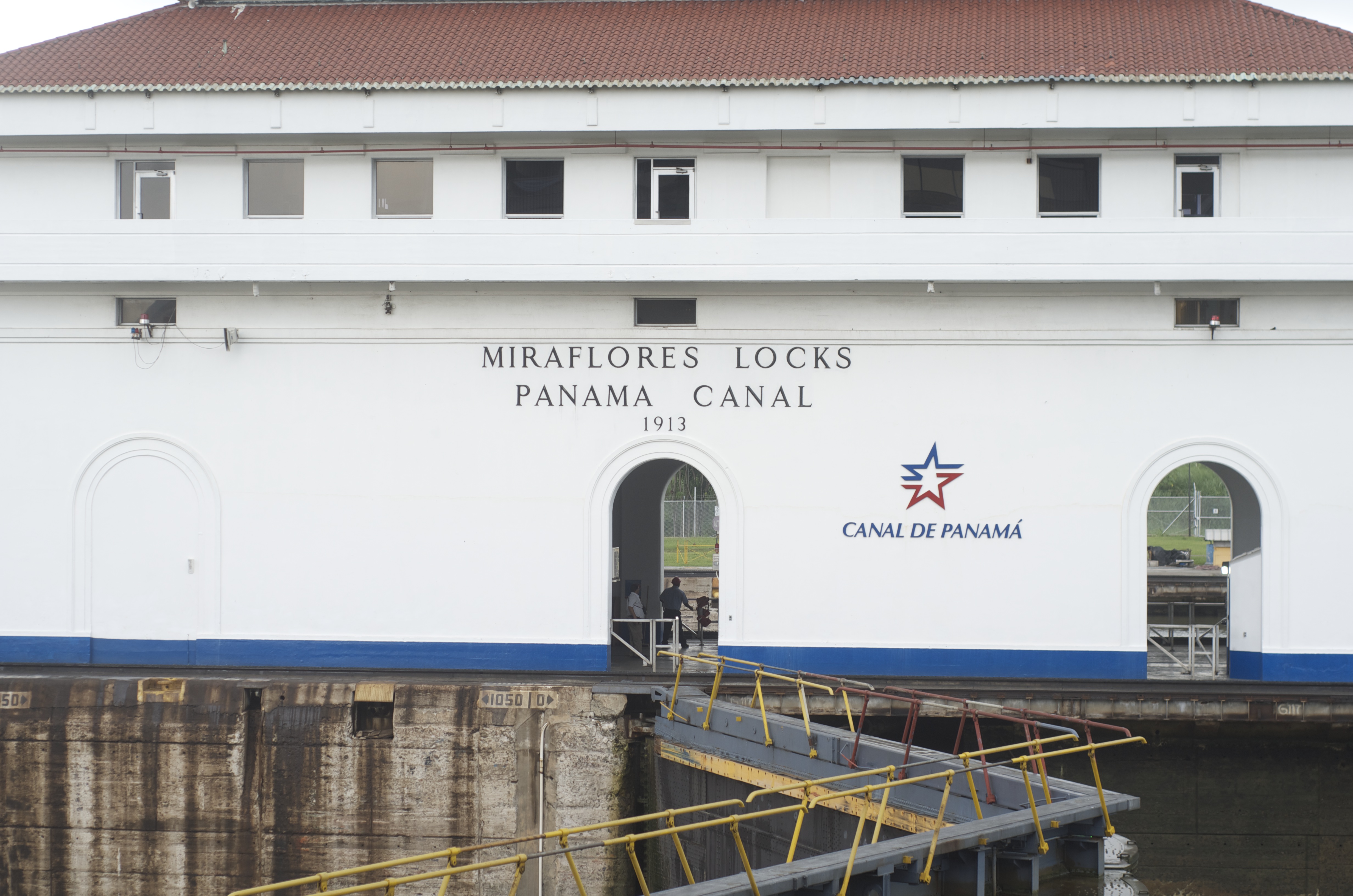 panama-canal-locks